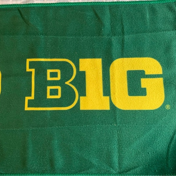 NCAA Oregon Ducks Sports Fan Towel Green 11x18”" BIG10 Network Rally Towel SGA - Picture 3 of 6